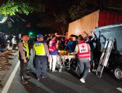 Kecelakaan Maut di Muntilan Magelang: Pikap Hantam Truk Boks Parkir, Sopir Tewas Terjepit