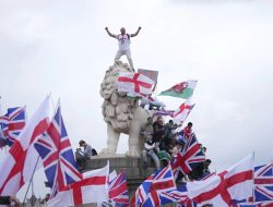 Demo Anti Imigran di London Berujung Ricuh 26 Polisi Luka-luka