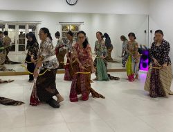 Kebaya Menari di KBRI Vatikan: Simbol Semangat Keragaman dan Persaudaraan Indonesia