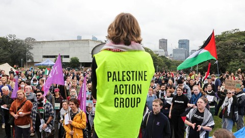 Puluhan Ribu Warga Australia