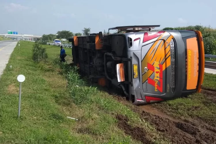 Minibus Rombongan Hajatan