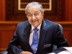 Mahathir Mohamad Alami Patah Tulang Pinggul tapi Tak Bisa Dioperasi