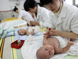 Angka Kelahiran Anjlok China Naikkan Pajak Kondom