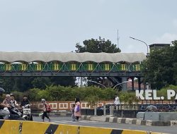 Potret Pejalan Kaki di Jakarta Tetap Menyeberang Sembarangan meski Ada JPO