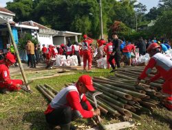 Relawan Gotong Royong Perbaiki Jembatan Ambrol Gubernur Jateng Kolaborasi Hadapi Cuaca Ekstrem